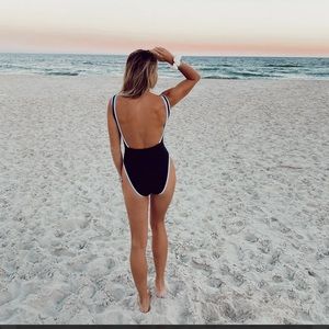 Lainsnow- Ocean Isle One Piece- Black